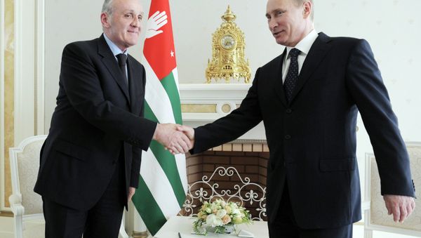 Russian President Vladimir Putin, right, and President of Abkhazia Raul Khadzhimba Russian President Vladimir Putin, right, and President of Abkhazia Raul Khadzhimba - Sputnik International