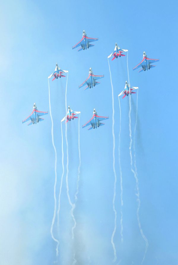 Strizhi and Russian Knights air display teams unveil new summer program Strizhi and Russian Knights air display teams unveil new summer program - Sputnik International