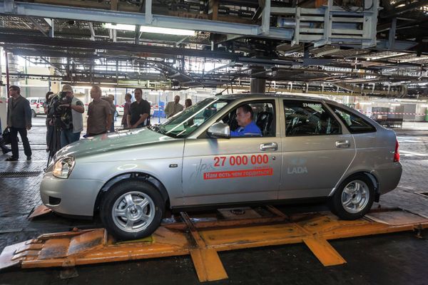 Russian Automaker Builds 27 Millionth Car          - Sputnik International