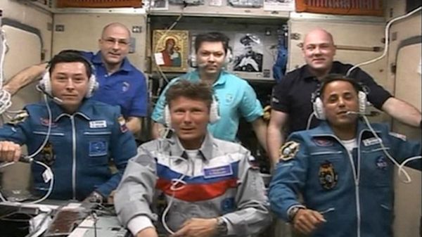 Soyuz Docks at ISS Days before First Privately Owned Cargo Ship Arrival - Sputnik International