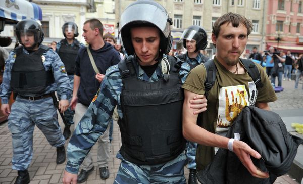 Human rights council plans to ask Putin to veto new law that could see fines for unsanctioned protests rise by as much as two hundred times Human rights council plans to ask Putin to veto new law that could see fines for unsanctioned protests rise by as much as two hundred times - Sputnik International