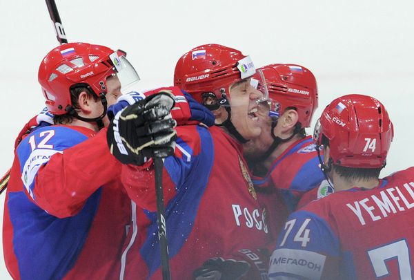 Evgeni Malkin (C) - Sputnik International
