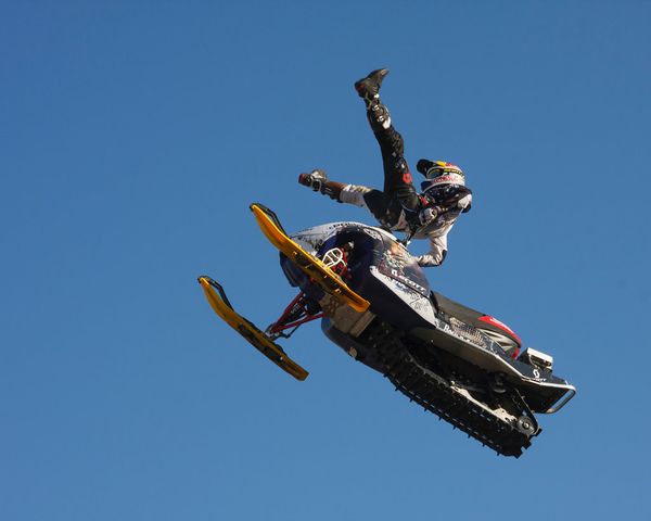 Legendary Riders Perform Incredible Stunts at Free-Style Motorcycle Show in St. Petersburg  - Sputnik International