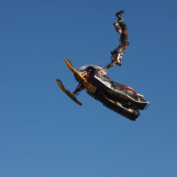 Legendary Riders Perform Incredible Stunts at Free-Style Motorcycle Show in St. Petersburg  - Sputnik International