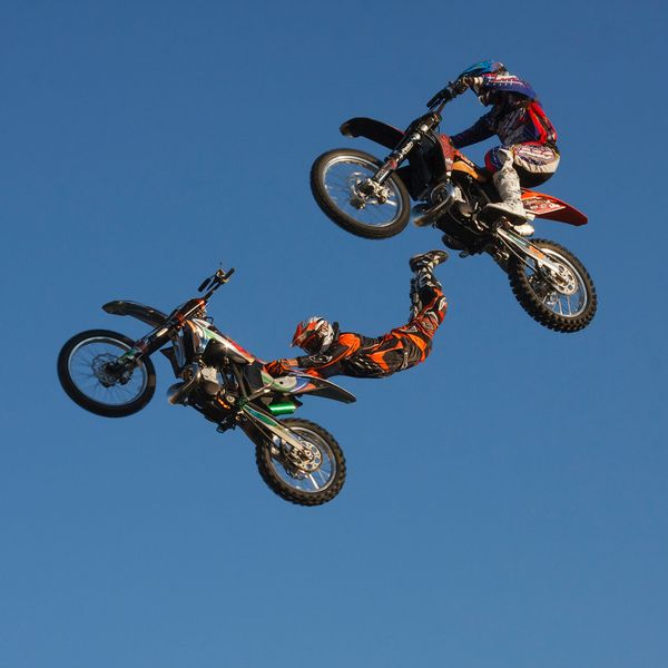 Legendary Riders Perform Incredible Stunts at Free-Style Motorcycle Show in St. Petersburg  - Sputnik International
