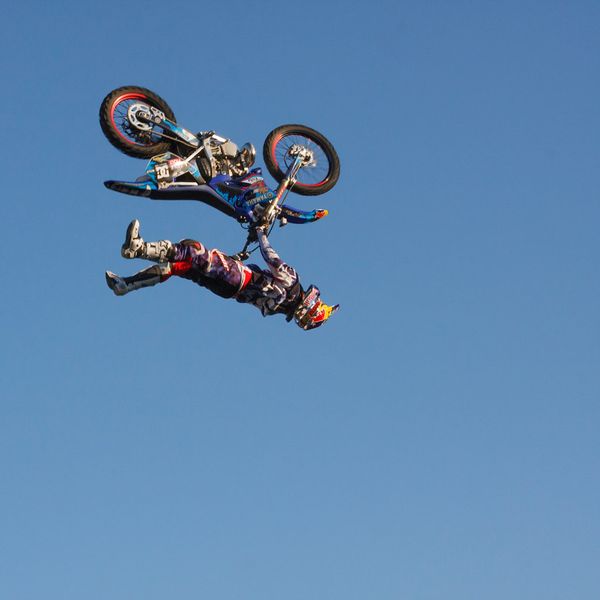 Legendary Riders Perform Incredible Stunts at Free-Style Motorcycle Show in St. Petersburg  - Sputnik International