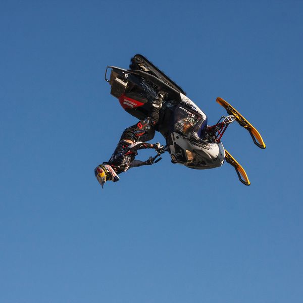 Legendary Riders Perform Incredible Stunts at Free-Style Motorcycle Show in St. Petersburg  - Sputnik International