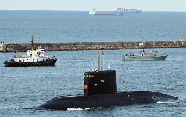 The Varshavyanka class is an improved version of the Kilo class submarines, featuring advanced “stealth” technology, extended combat range and ability to strike land, surface and underwater targets - Sputnik International