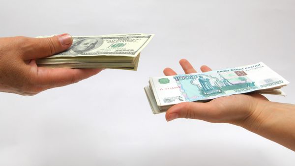 Russian economist is sure that economic sanctions against Russian are not absolute and most of American companies continue their work. - Sputnik International