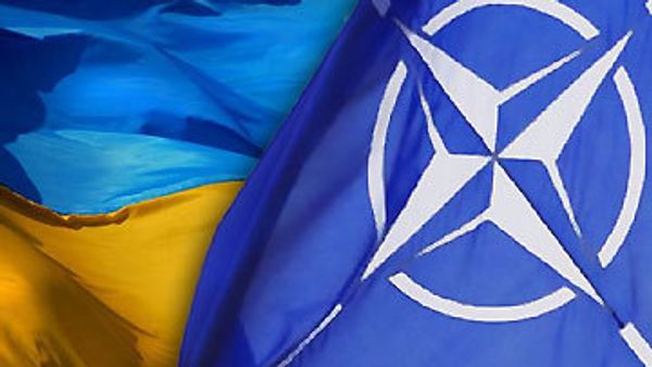 NATO and Ukrainian Flags - Sputnik International
