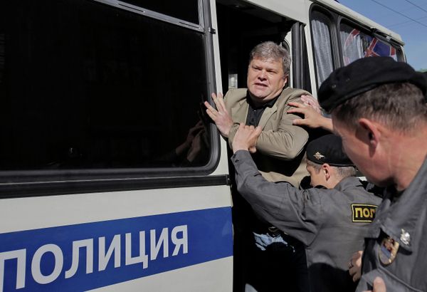 Russian Rally Law Pushes Protesters Abroad          - Sputnik International