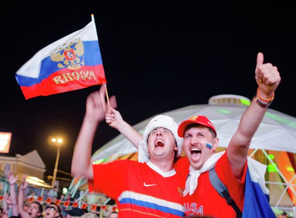 Russian Fans Celebrate Russia’s Victory over Czech Republic at Euro 2012 Russian Fans Celebrate Russia’s Victory over Czech Republic at Euro 2012 - Sputnik International