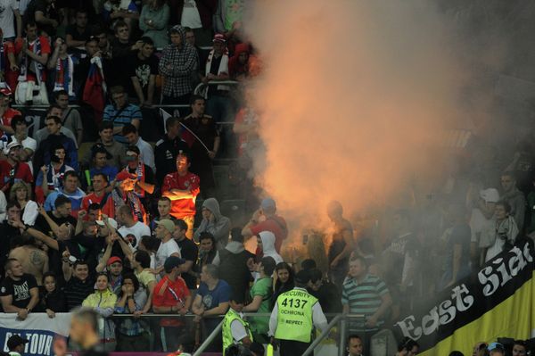 The use of pyrotechnics during Russia’s 4-1 win over the Czech Republic at Euro 2012 - Sputnik International