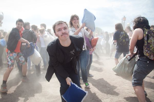 Pillow Fight in St. Petersburg     - Sputnik International