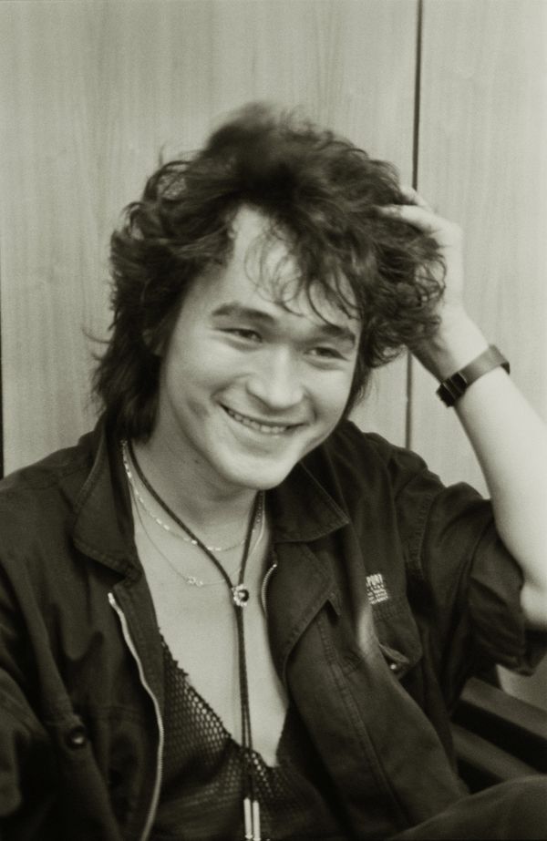 Viktor Tsoi: From Loafer to Lone Genius Viktor Tsoi: From Loafer to Lone Genius - Sputnik International