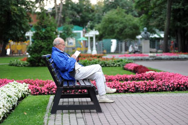 Hundreds of thousands of elderly people are lonely, especially those over the age of 75, according to the UK National Health Service. - Sputnik International