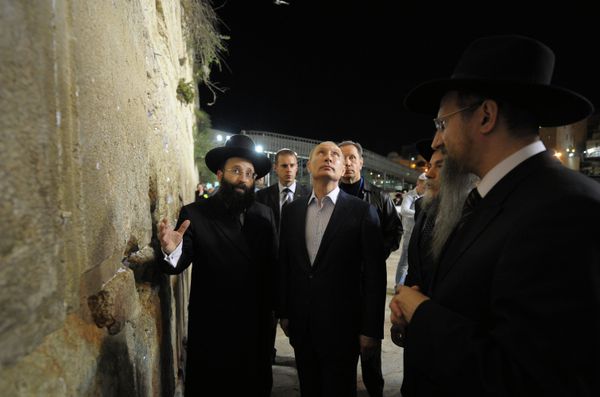 Vladimir Putin Visits Church of the Holy Sepulcher Vladimir Putin Visits Church of the Holy Sepulcher - Sputnik International