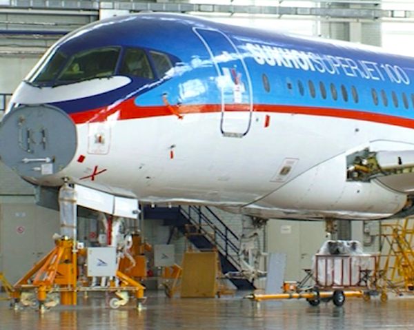 Superjet 100 Airliner Advises Pilots How to Fly  - Sputnik International
