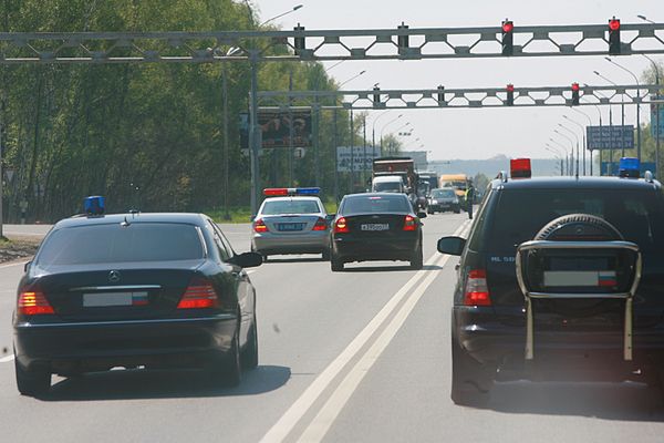 Duma Refuses to Criminalize Illegal Flashing Lights          - Sputnik International