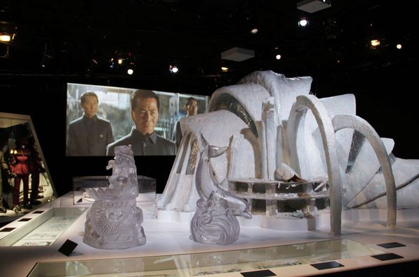 Clothes and Accessories of 007 and His Women at London Exhibition  - Sputnik International