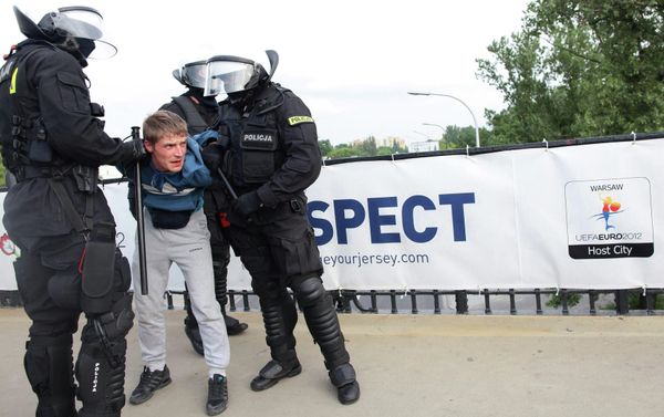 Over 100 Russian fans were temporarily detained during the tournament - Sputnik International