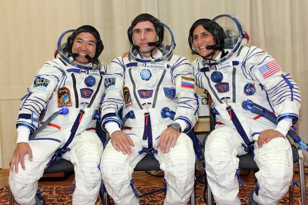 Russian Commission Approves New Space Station Crew - Sputnik International