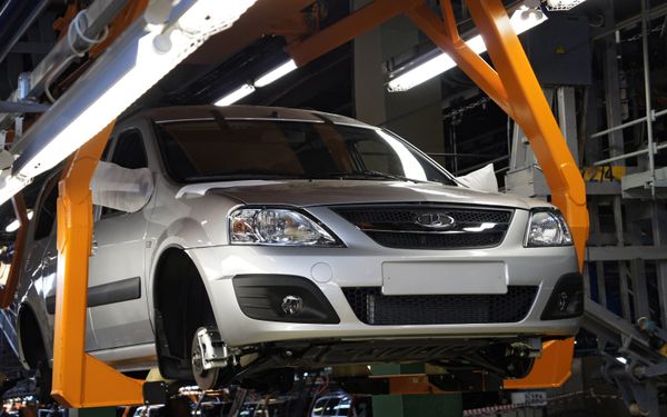 Russian car giant AvtoVAZ is launching sales of its new Lada Largus minivan Russian car giant AvtoVAZ is launching sales of its new Lada Largus minivan - Sputnik International