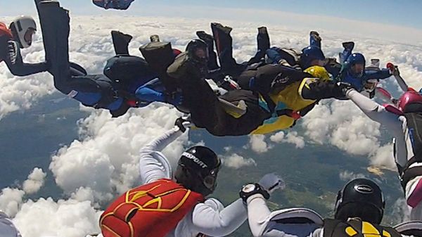 Russian Skydivers Set World Record          - Sputnik International