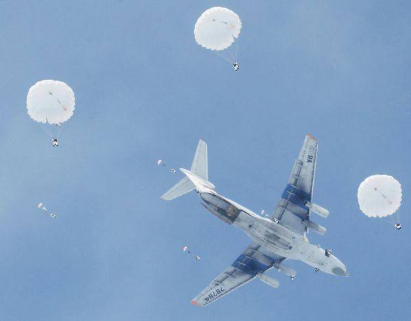 Skydivers: Born to Fly Skydivers: Born to Fly - Sputnik International