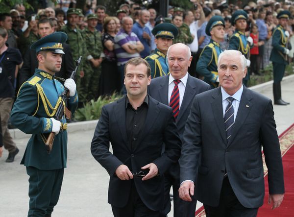 Dmitry Medvedev in Tskhinvali, South Ossetia Dmitry Medvedev in Tskhinvali, South Ossetia - Sputnik International