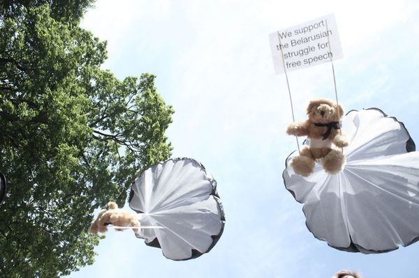 Teddy Bear Airdrop Organizers Snub Belarusian KGB Summons      - Sputnik International