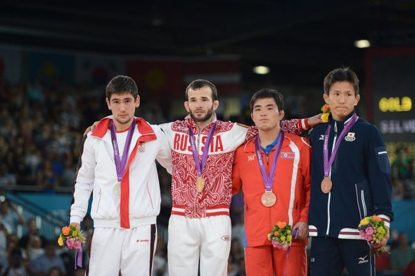 Russia's double European champion Dzhamal Otarsultanov won Olympic gold in the 55kg category of the freestyle wrestling tournament - Sputnik International
