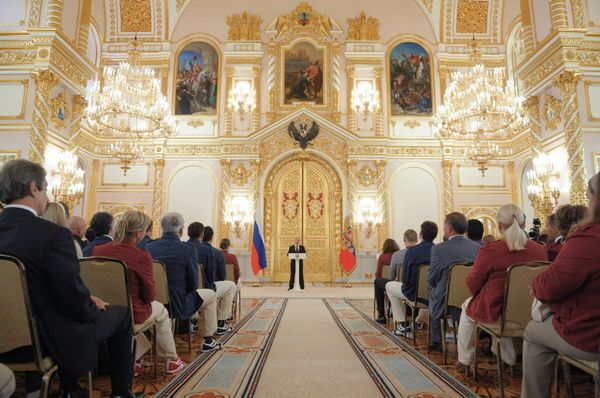 President bestows state awards on Russian Olympic medalists at the Grand Kremlin Palace President bestows state awards on Russian Olympic medalists at the Grand Kremlin Palace - Sputnik International