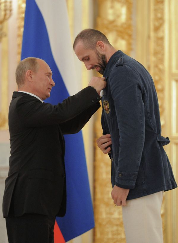 President bestows state awards on Russian Olympic medalists at the Grand Kremlin Palace President bestows state awards on Russian Olympic medalists at the Grand Kremlin Palace - Sputnik International