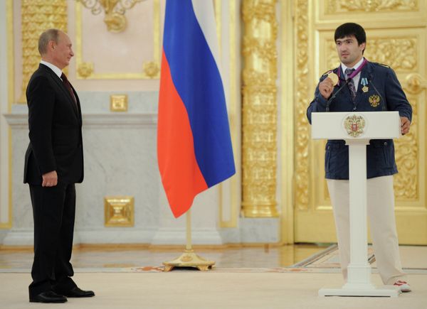 President bestows state awards on Russian Olympic medalists at the Grand Kremlin Palace President bestows state awards on Russian Olympic medalists at the Grand Kremlin Palace - Sputnik International