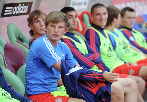 Andrei Arshavin (on the left) - Sputnik International