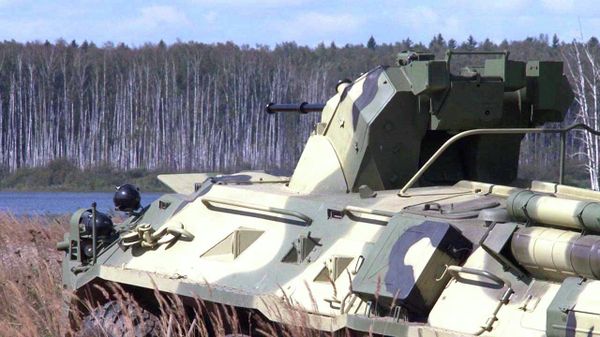 Crews Fire on Targets at Full Speed From New BTR-82A  - Sputnik International