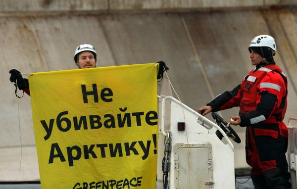 Greenpeace Storms Russian Oil Platform Greenpeace Storms Russian Oil Platform - Sputnik International