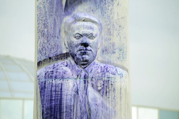 Yeltsin Statue Vandalized - Sputnik International
