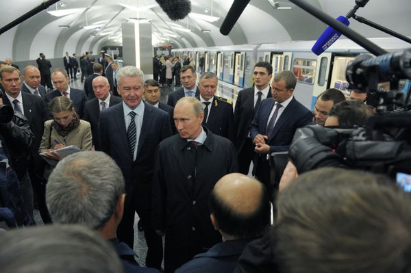 Putin Unveils New Moscow Subway Station - Sputnik International