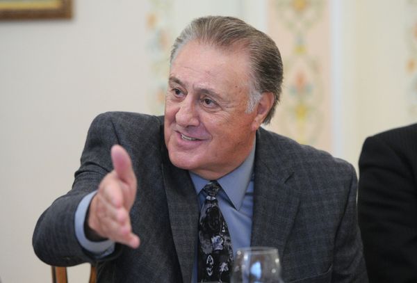 Phil Esposito - Sputnik International