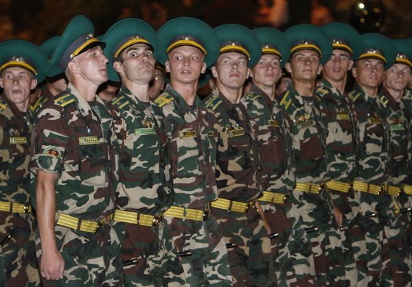 Ukraine to Halve Armed Forces by 2017  - Sputnik International