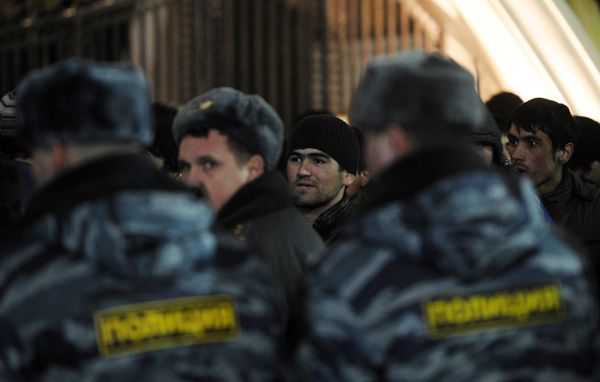 Moscow Police Fight Off 100 Migrant Workers - Sputnik International