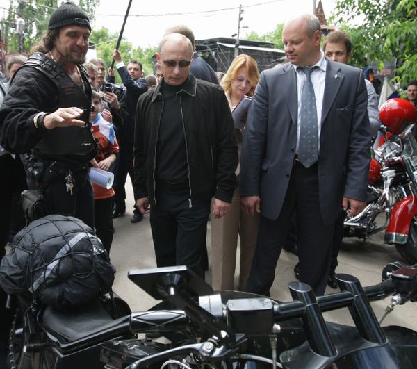 Putin Rides with the Night Wolves - Sputnik International