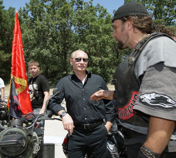 Putin Rides with the Night Wolves - Sputnik International