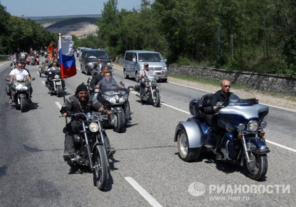 Putin Rides with the Night Wolves - Sputnik International
