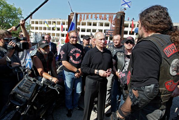 Putin Rides with the Night Wolves - Sputnik International