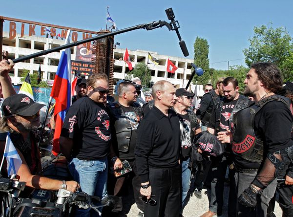 Putin Rides with the Night Wolves - Sputnik International