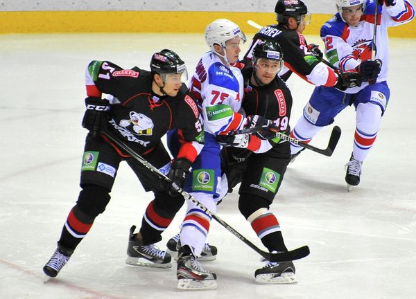 KHL: Traktor Routs Lev on Winning Streak   - Sputnik International