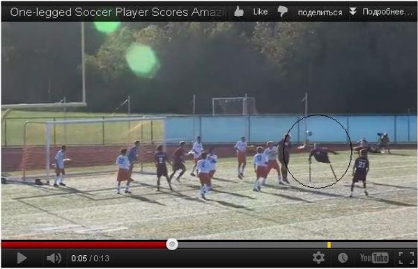 Nico Calabria scoring overhead goal while on crutches - Sputnik International